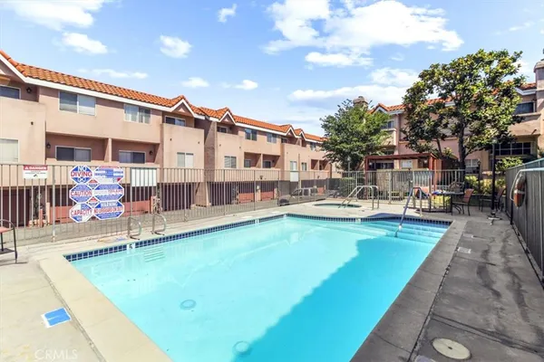 $465,000 | 7320 Balboa Boulevard, Unit 102, Lake Balboa, CA 91406