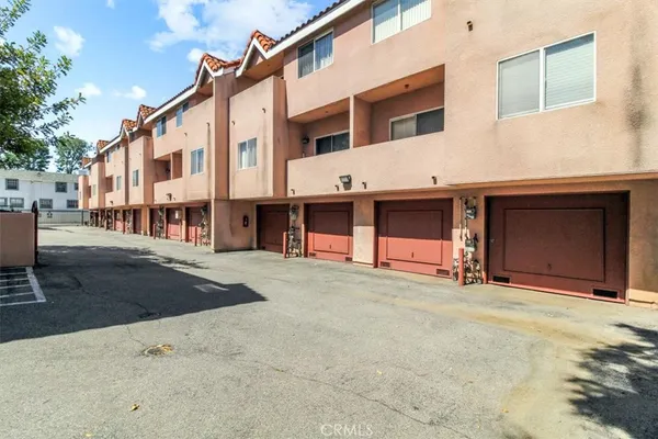 $465,000 | 7320 Balboa Boulevard, Unit 102, Lake Balboa, CA 91406