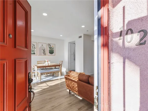 $465,000 | 7320 Balboa Boulevard, Unit 102, Lake Balboa, CA 91406