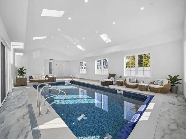 $2,595,000 | 1851 Oakwood Road, Northbrook, IL 60062