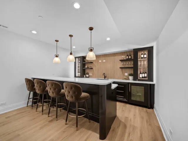 $2,595,000 | 1851 Oakwood Road, Northbrook, IL 60062