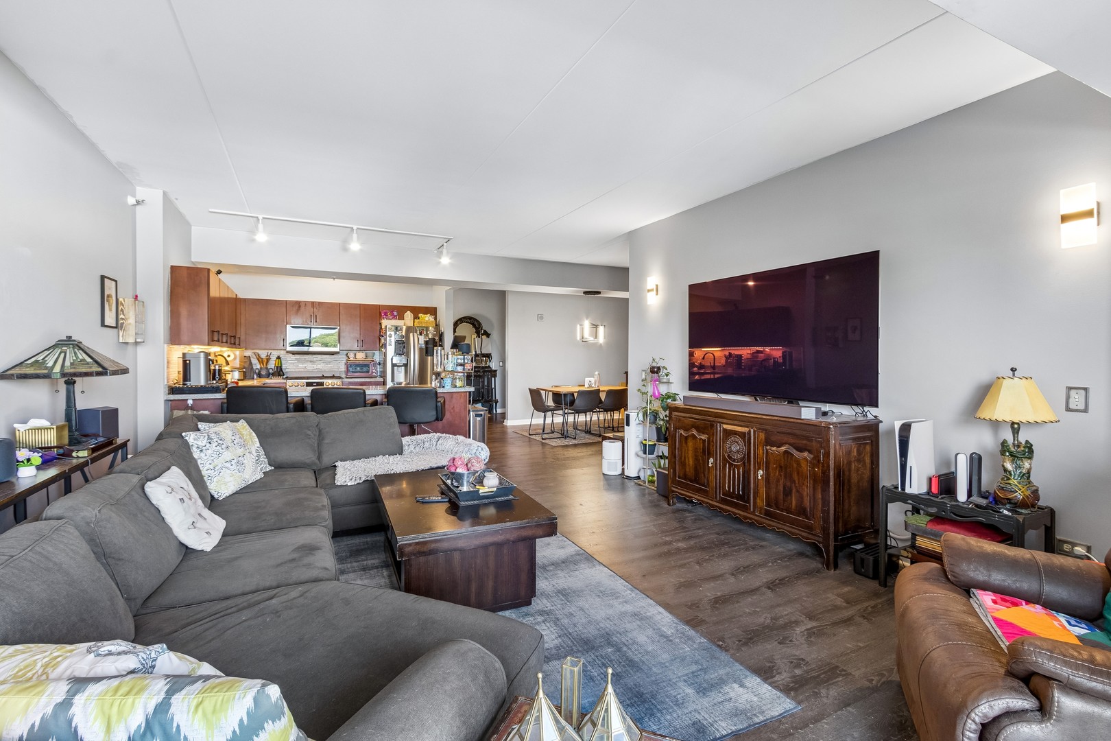 4848 North Sheridan Road, Unit 407 Chicago, IL 60640 - Photo 11 of 22 Gallery Image 11
