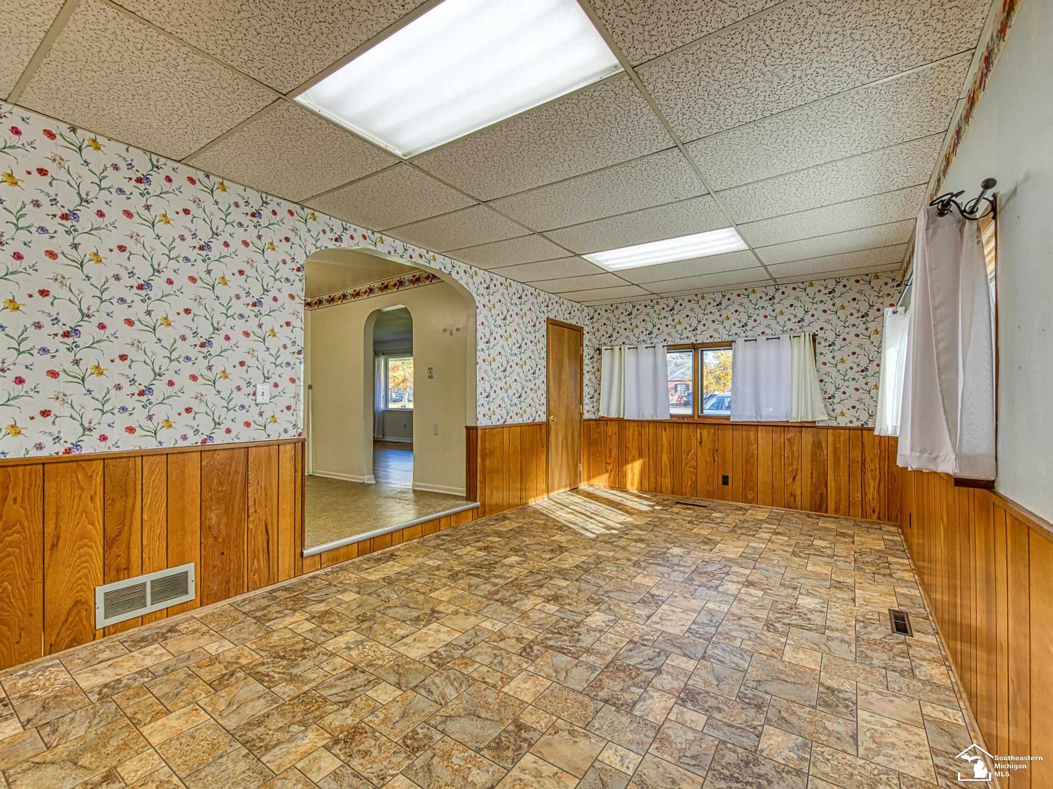 345 Lasalle Road Monroe, MI 48162 - Photo 8 of 44 50193711-ec572b5d-cea0-48e8-bdde-a9100ce4139a.JPG