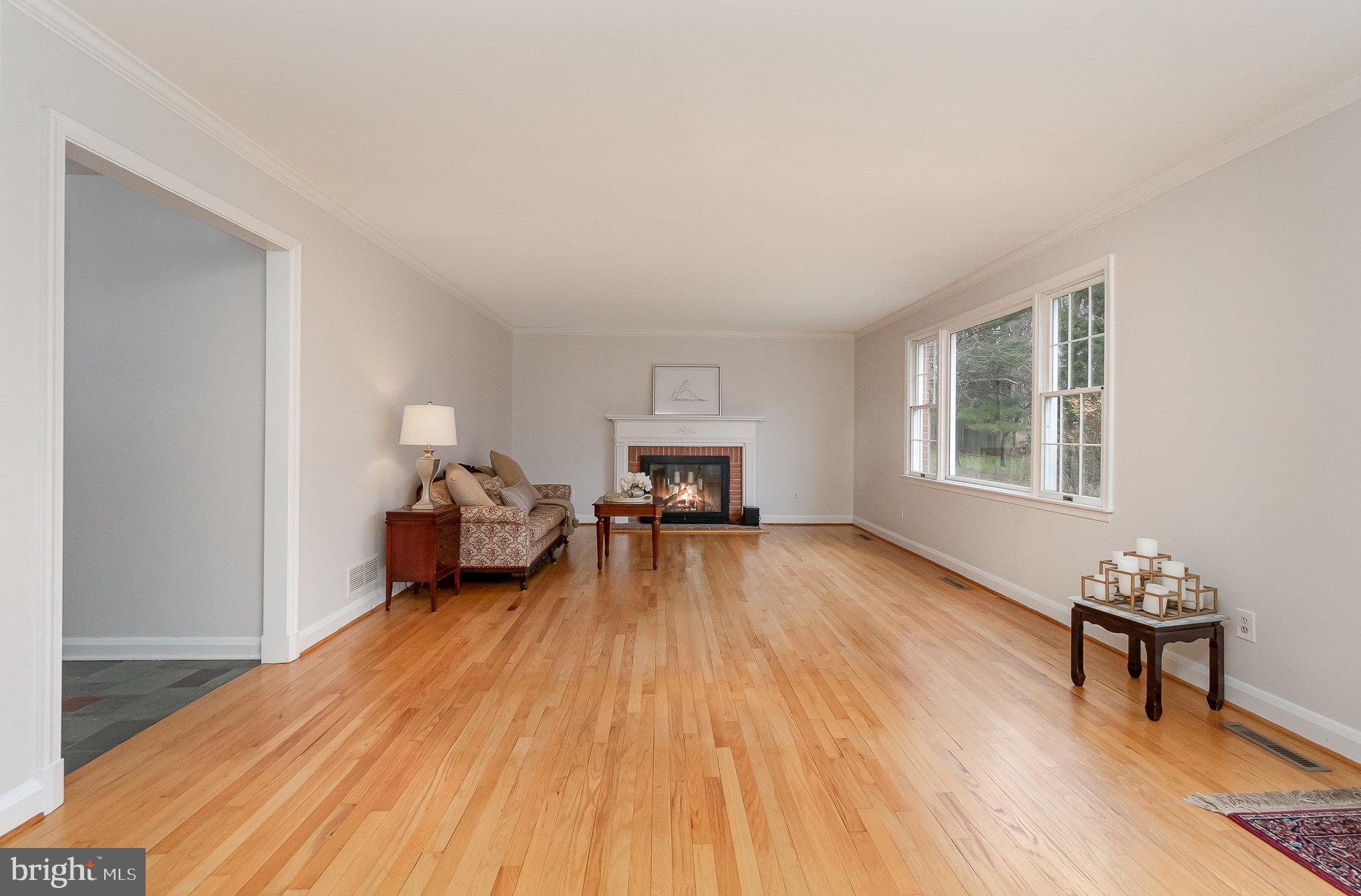 13711 Killarney Court Phoenix, MD 21131 - Photo 39 of 78 Spacious Living Room