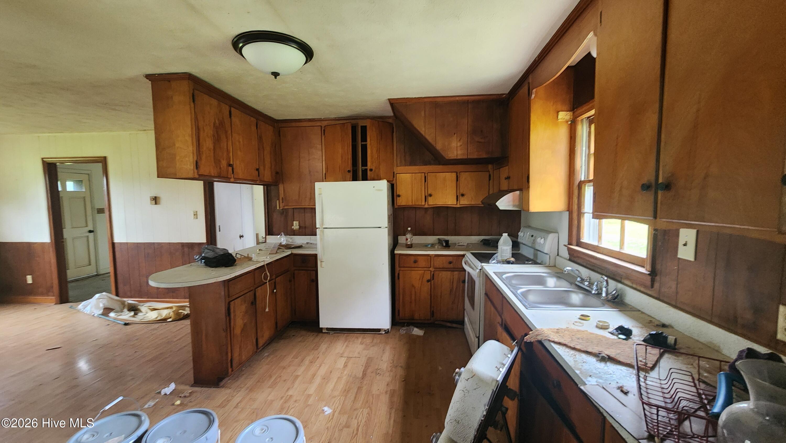 581 Hallsboro Road Clarkton, NC 28433 - Photo 11 of 16 Kitchen