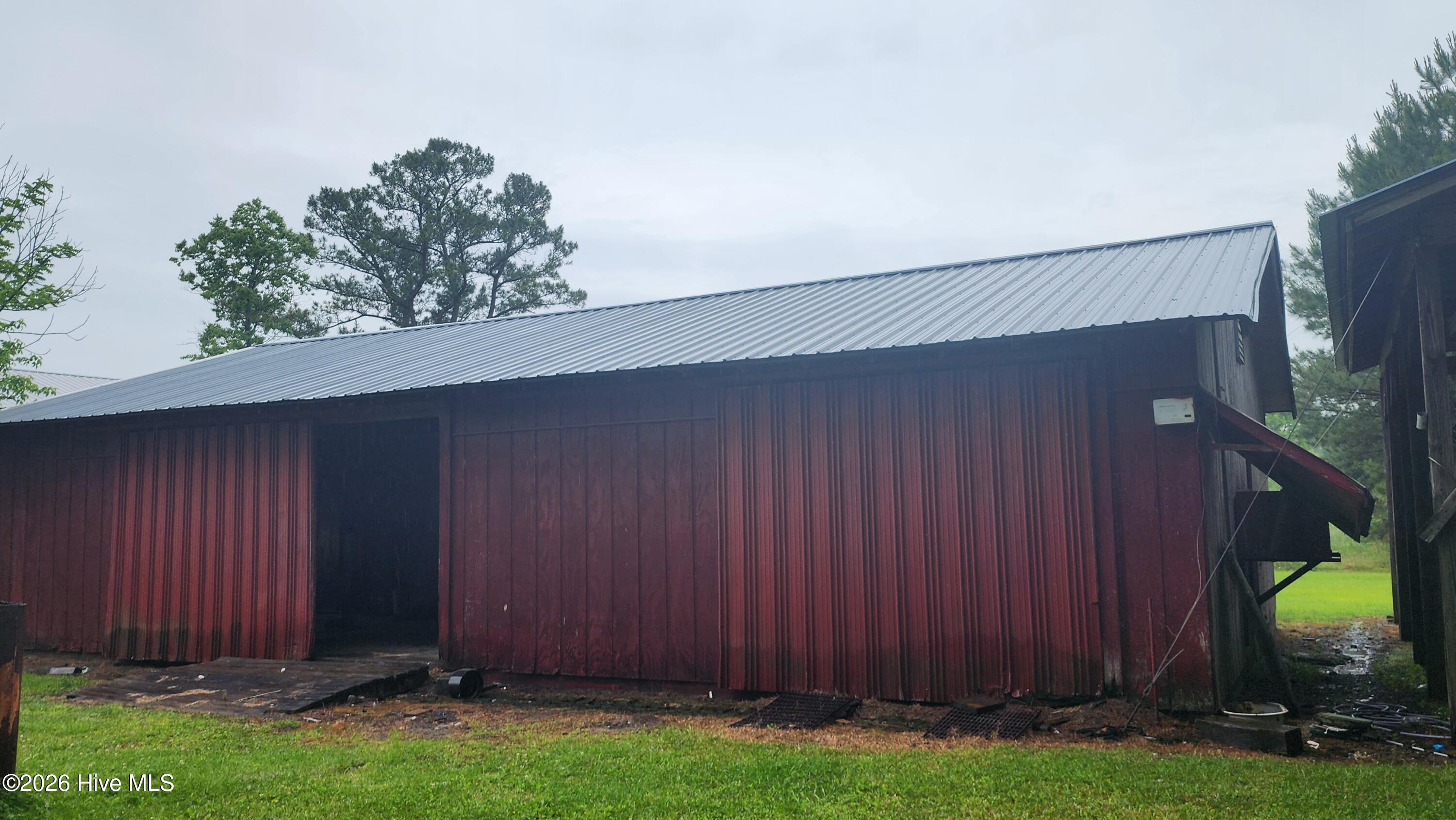 581 Hallsboro Road Clarkton, NC 28433 - Photo 2 of 16 Building 1