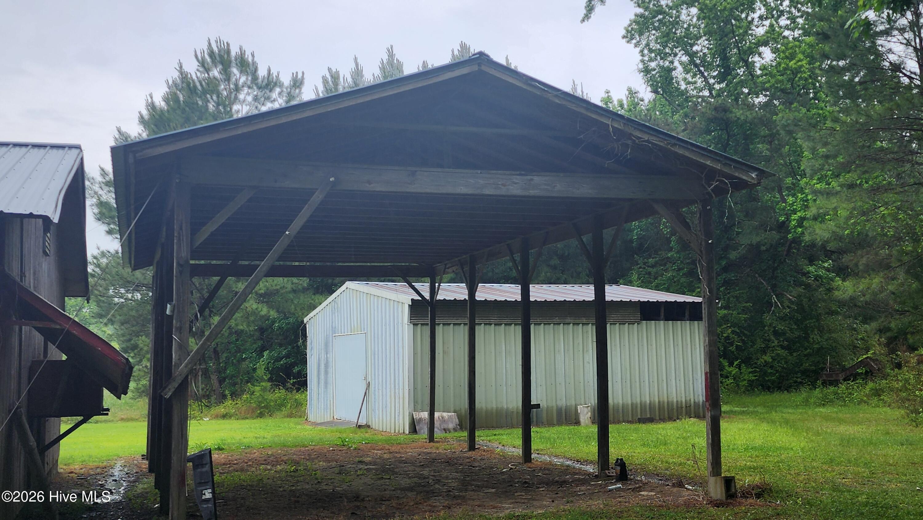 581 Hallsboro Road Clarkton, NC 28433 - Photo 5 of 16 Pole Barn