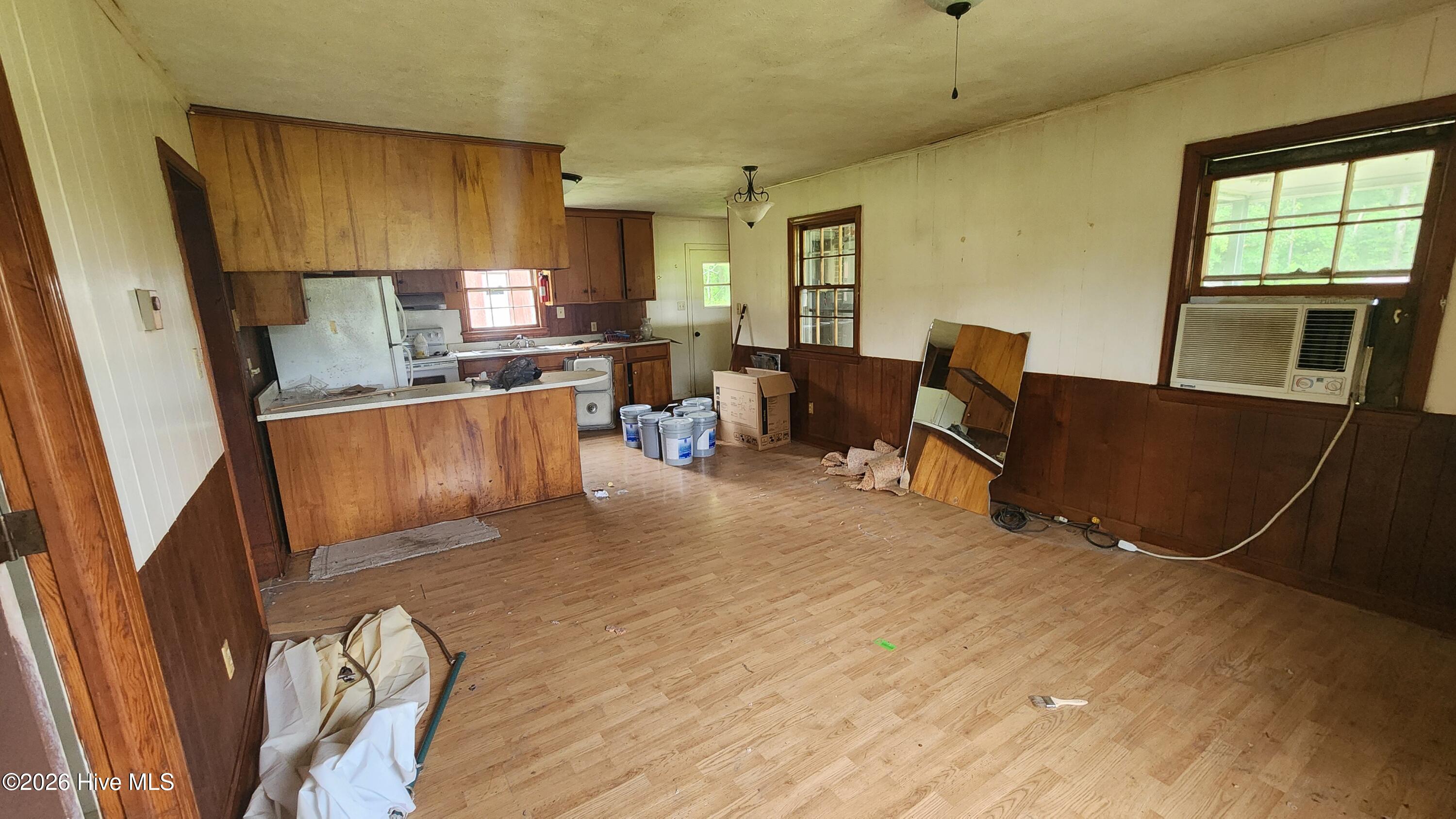 581 Hallsboro Road Clarkton, NC 28433 - Photo 9 of 16 Dining Area