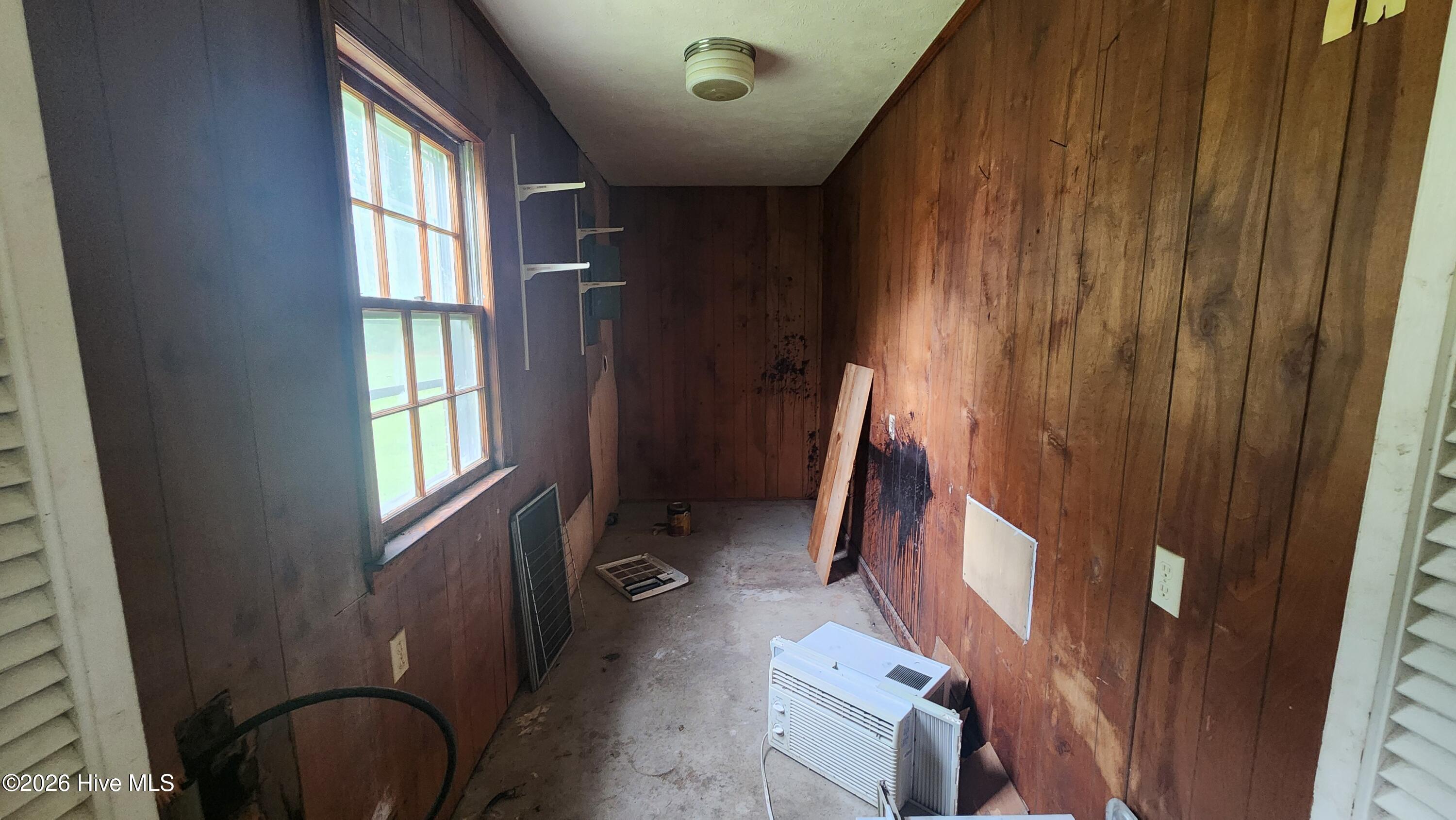 581 Hallsboro Road Clarkton, NC 28433 - Photo 10 of 16 Laundry Room