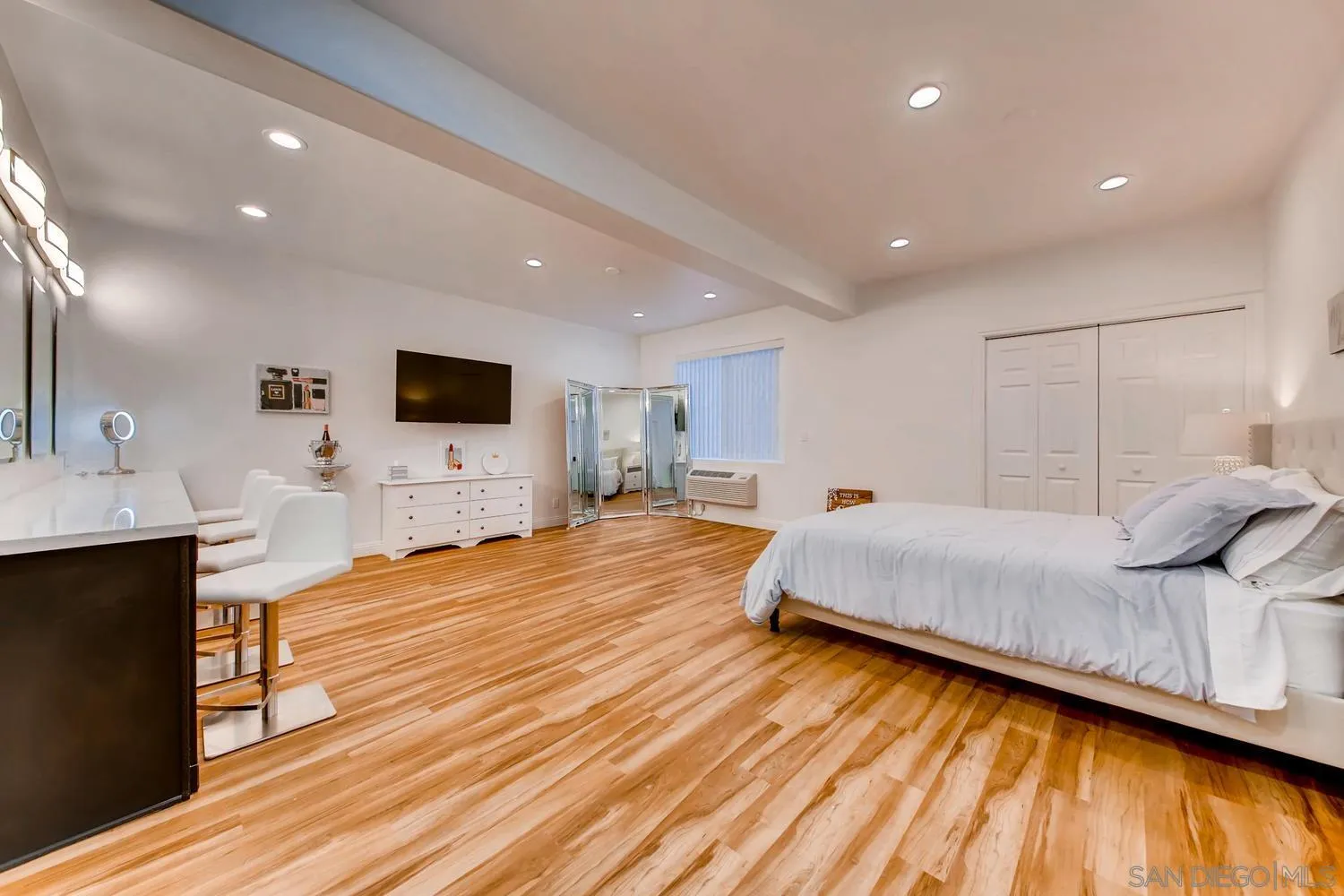 39575 Ave Ascencion Temecula, CA 92592 - Photo 37 of 68 a spacious bedroom with a bed and a flat screen tv