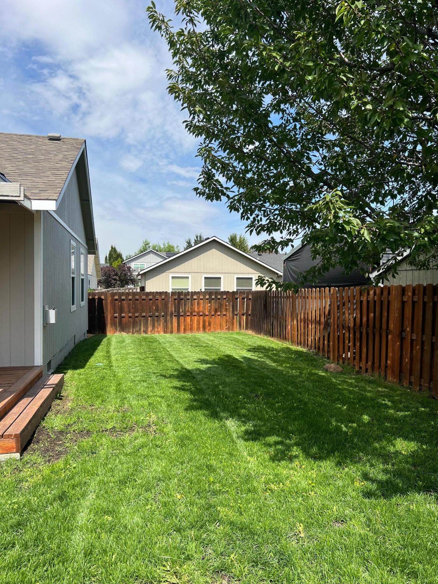 1064 Southwest 33rd Street Redmond, OR 97756 - Photo 4 of 22 IMG_1283