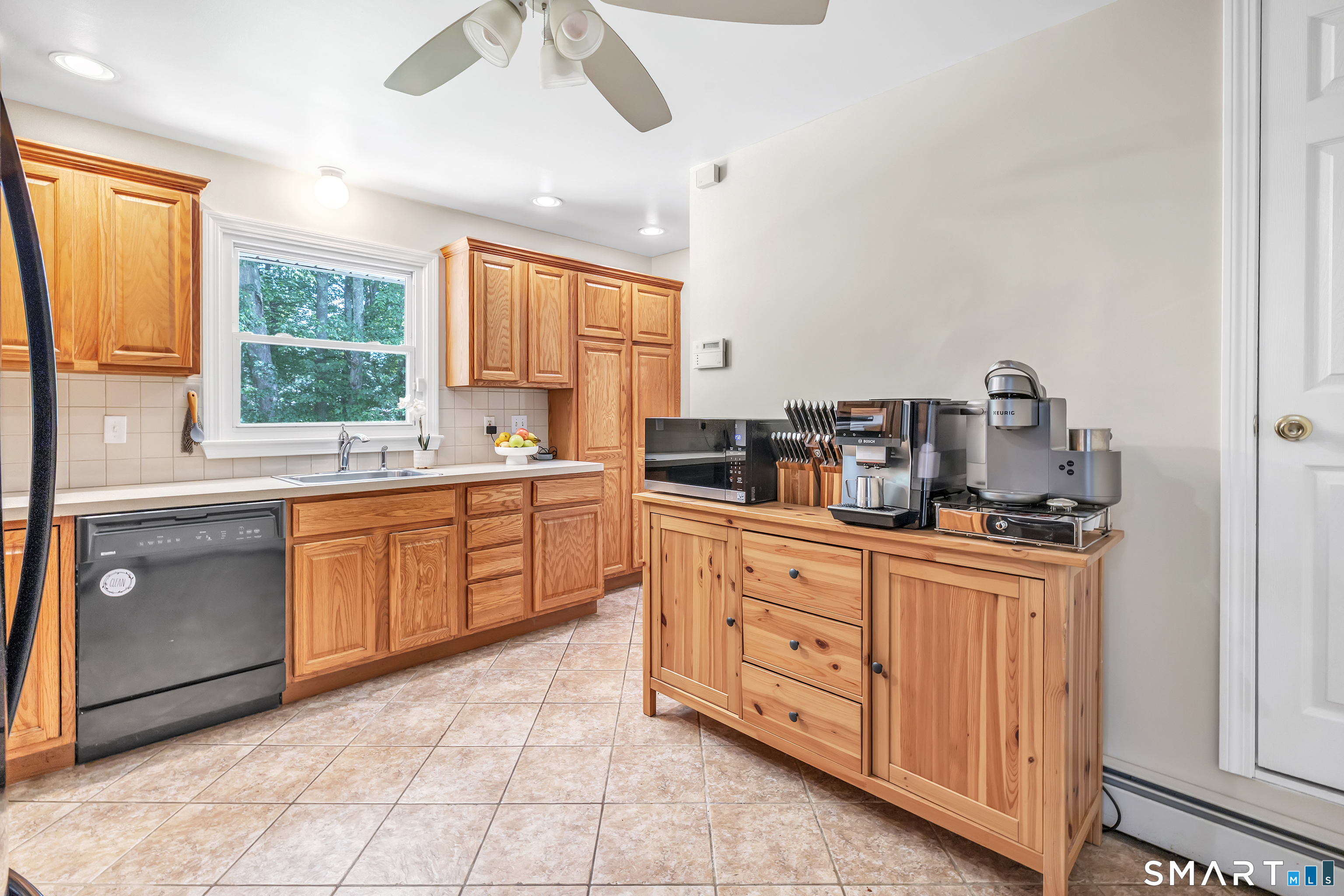64 Tait Road Trumbull, CT 06611 - Photo 11 of 33
