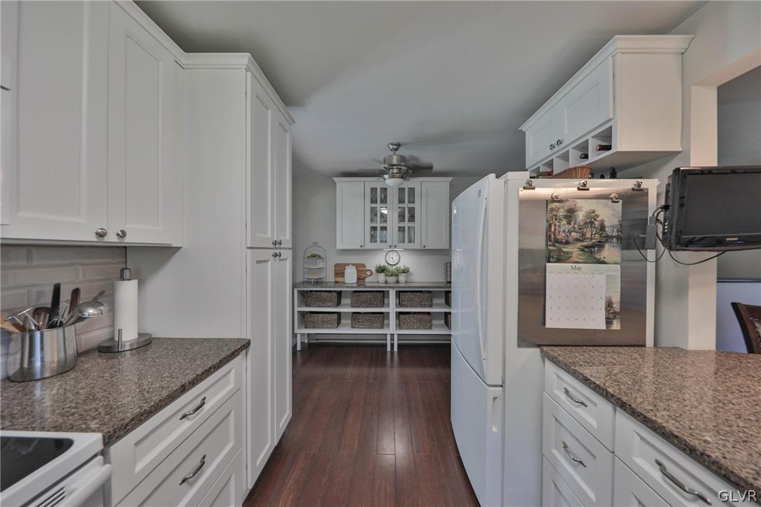 1001 Jackson View Road Stroudsburg, PA 18360 - Photo 4 of 41 Kitchen