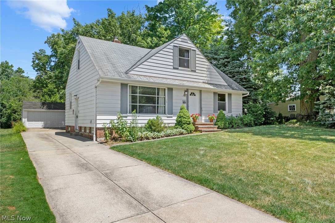4435 Greenway Road Cleveland, OH 44121 - Photo 1 of 29