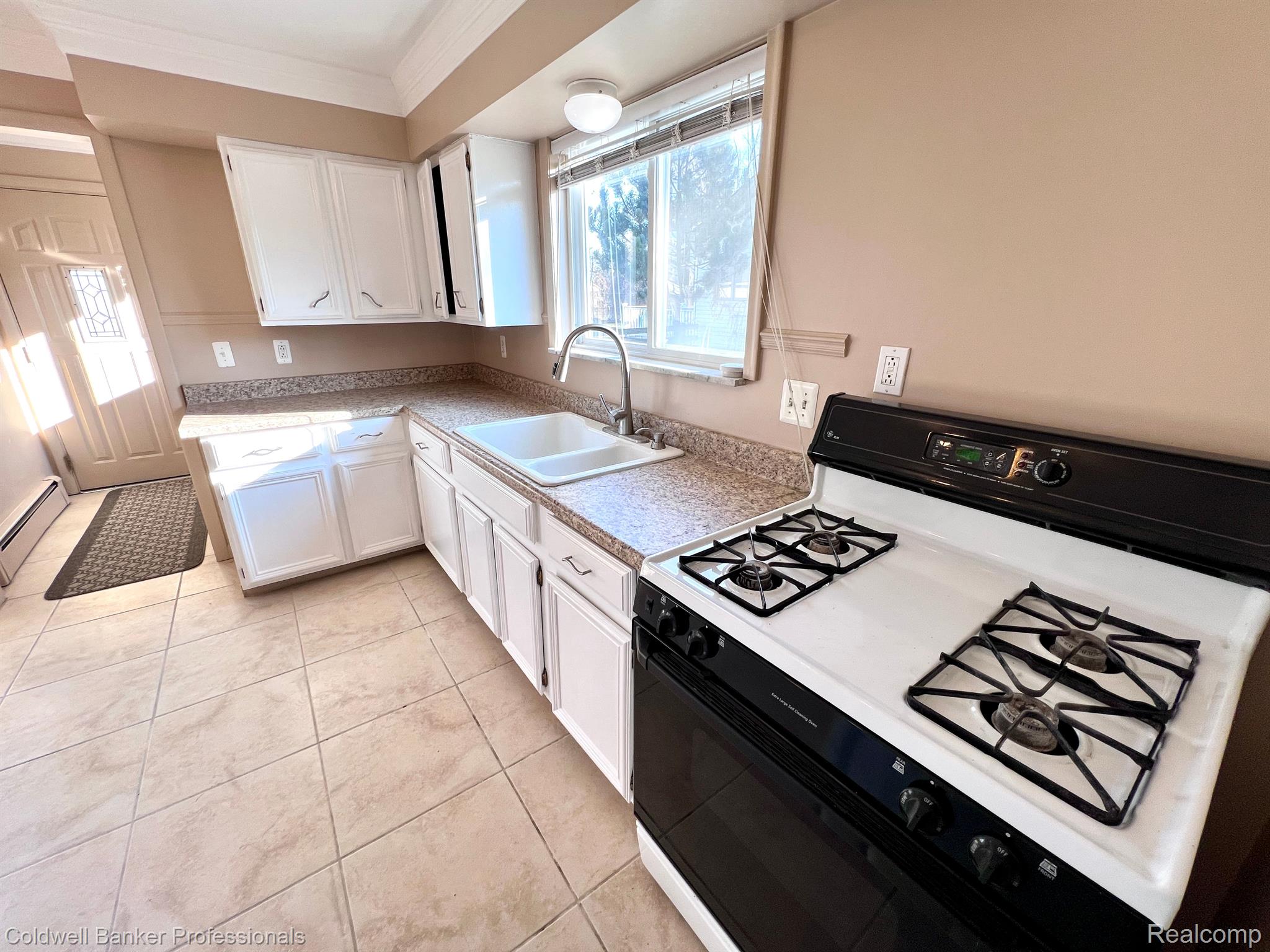 1716 Milverton Road Troy, MI 48083 - Photo 5 of 18 Kitchen