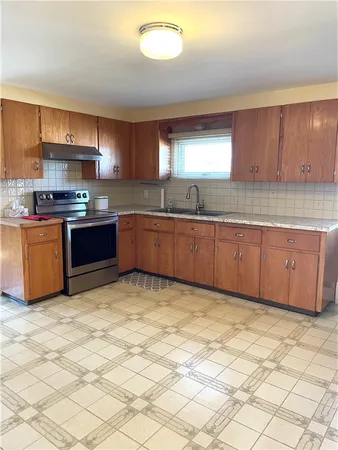 $2,300 | 241 Huxley Avenue, Providence, RI 02908
