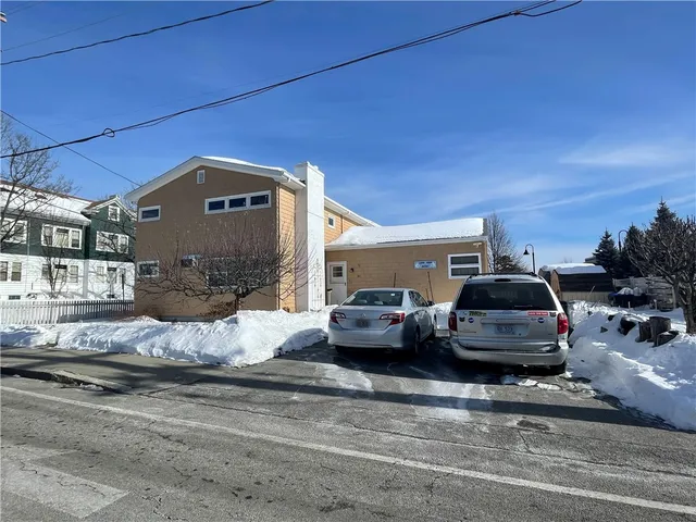 $2,400 | 241 Huxley Avenue, Providence, RI 02908