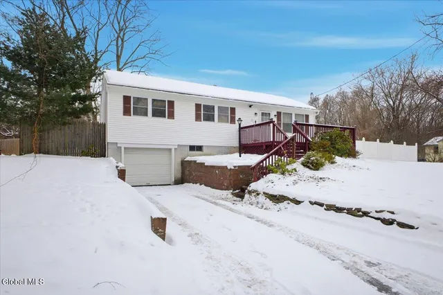 $329,900 | 1 Victor Drive, Guilderland, NY 12203