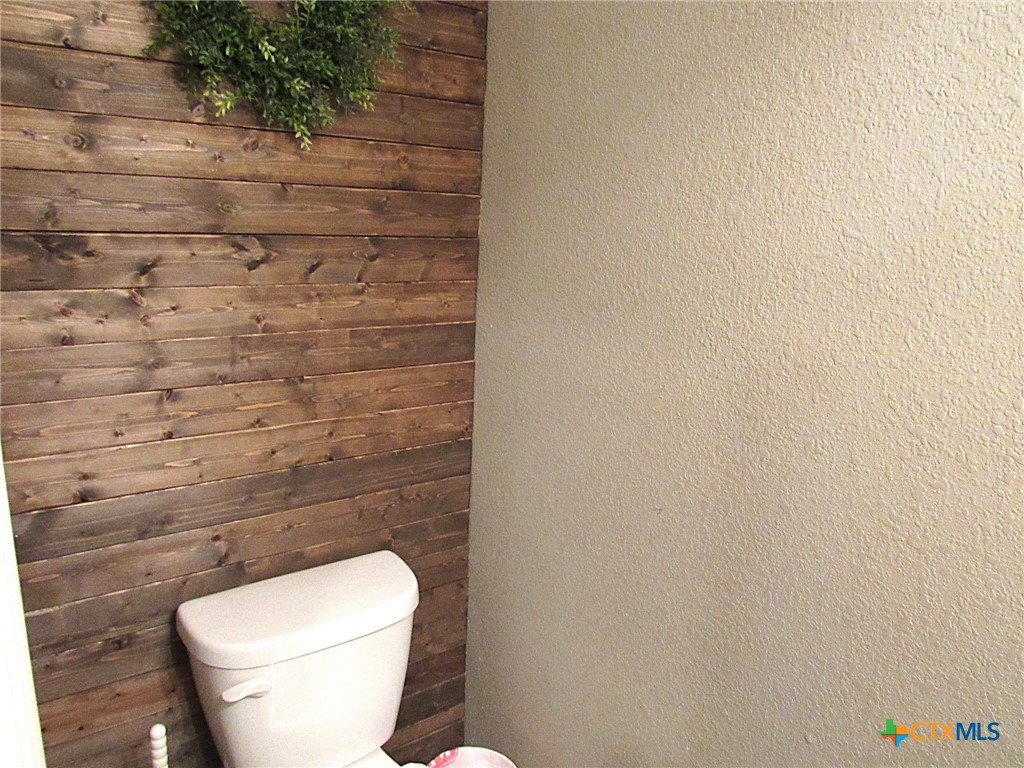 3210 Twin Ridge Drive Belton, TX 76513 - Photo 22 of 34 Half bath