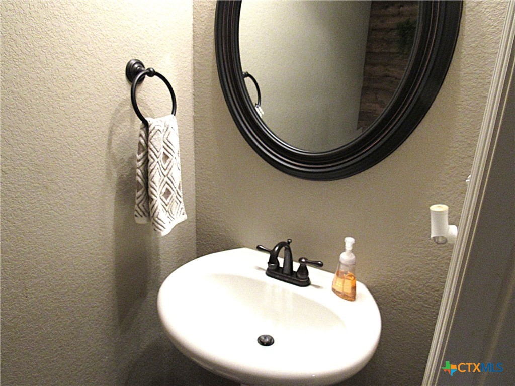 3210 Twin Ridge Drive Belton, TX 76513 - Photo 23 of 34 Half bath