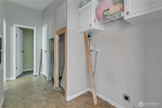 a view of walk in closet