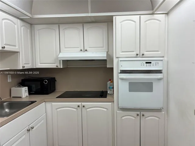 $3,000 | 19380 Collins Avenue, Unit 418, Sunny Isles Beach, FL 33160