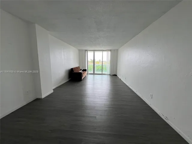 $3,000 | 19380 Collins Avenue, Unit 418, Sunny Isles Beach, FL 33160