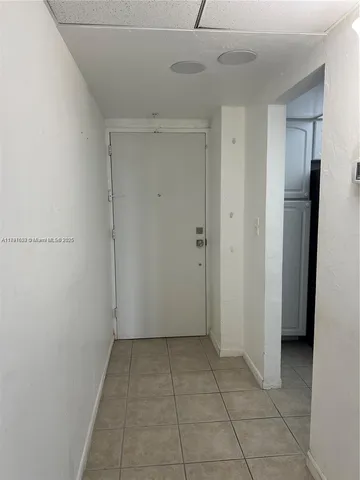 $3,000 | 19380 Collins Avenue, Unit 418, Sunny Isles Beach, FL 33160