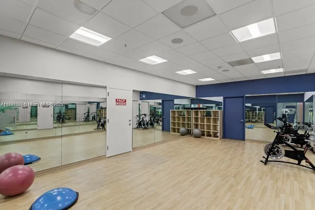 $3,000 | 19380 Collins Avenue, Unit 418, Sunny Isles Beach, FL 33160