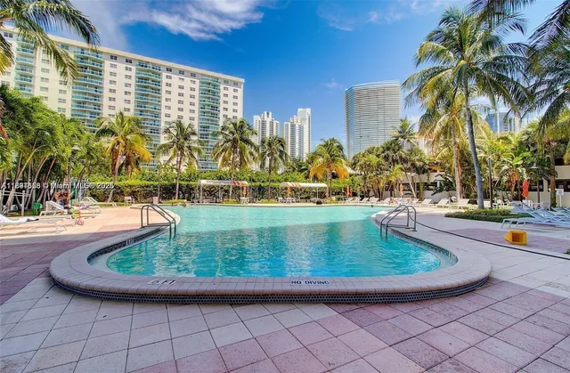 $3,000 | 19380 Collins Avenue, Unit 418, Sunny Isles Beach, FL 33160