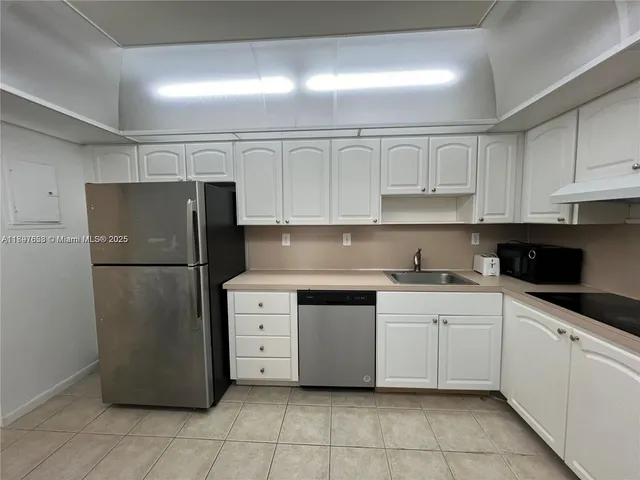 $3,000 | 19380 Collins Avenue, Unit 418, Sunny Isles Beach, FL 33160