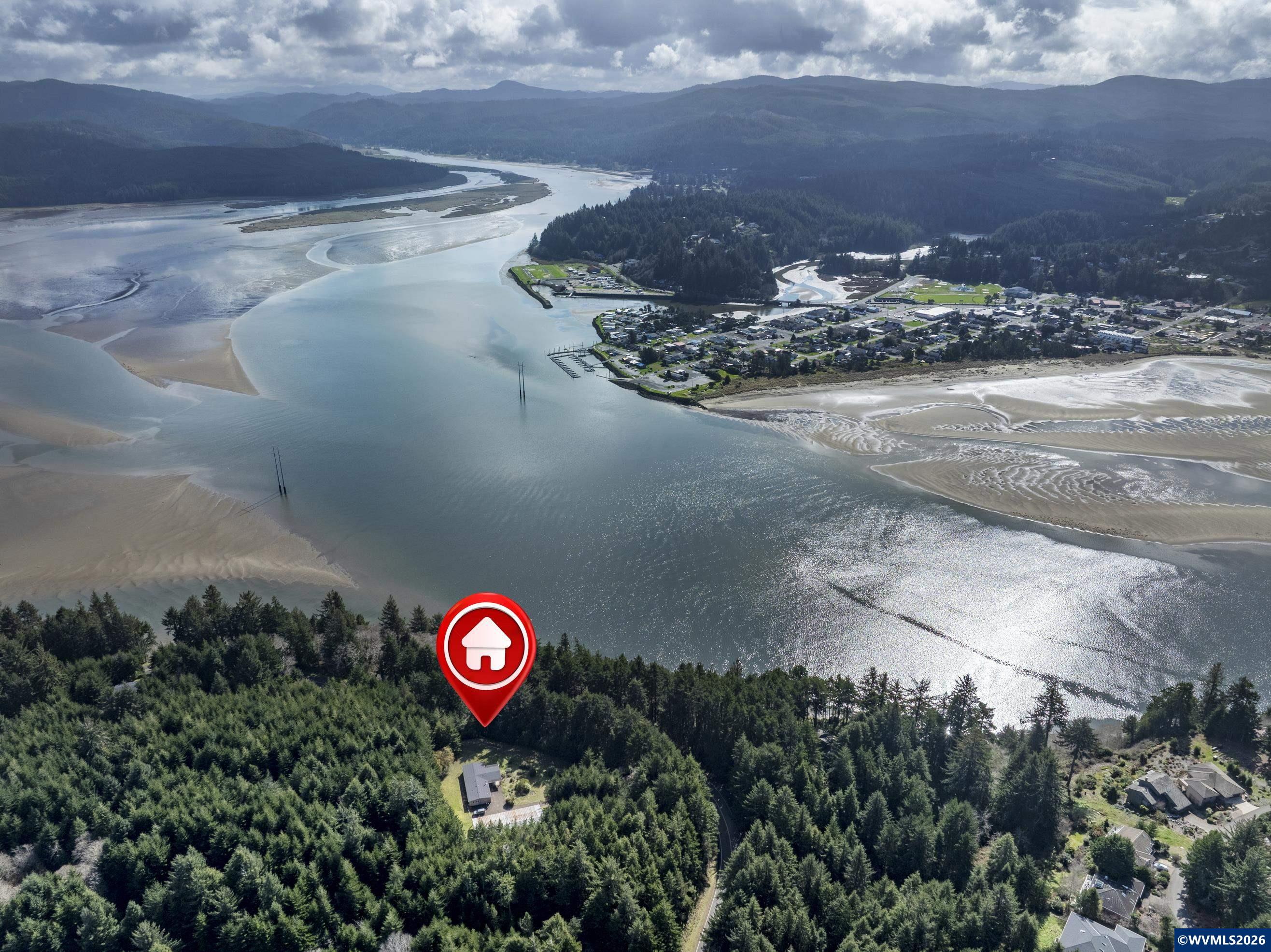 533 North Bayview Road Waldport, OR 97394 - Photo 16 of 49
