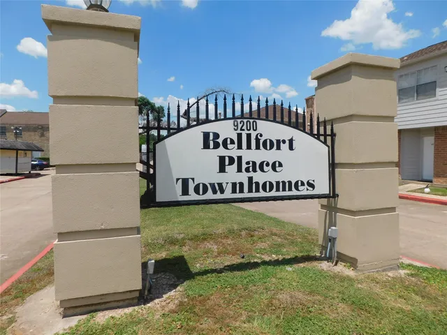 a view of a sign board with yard