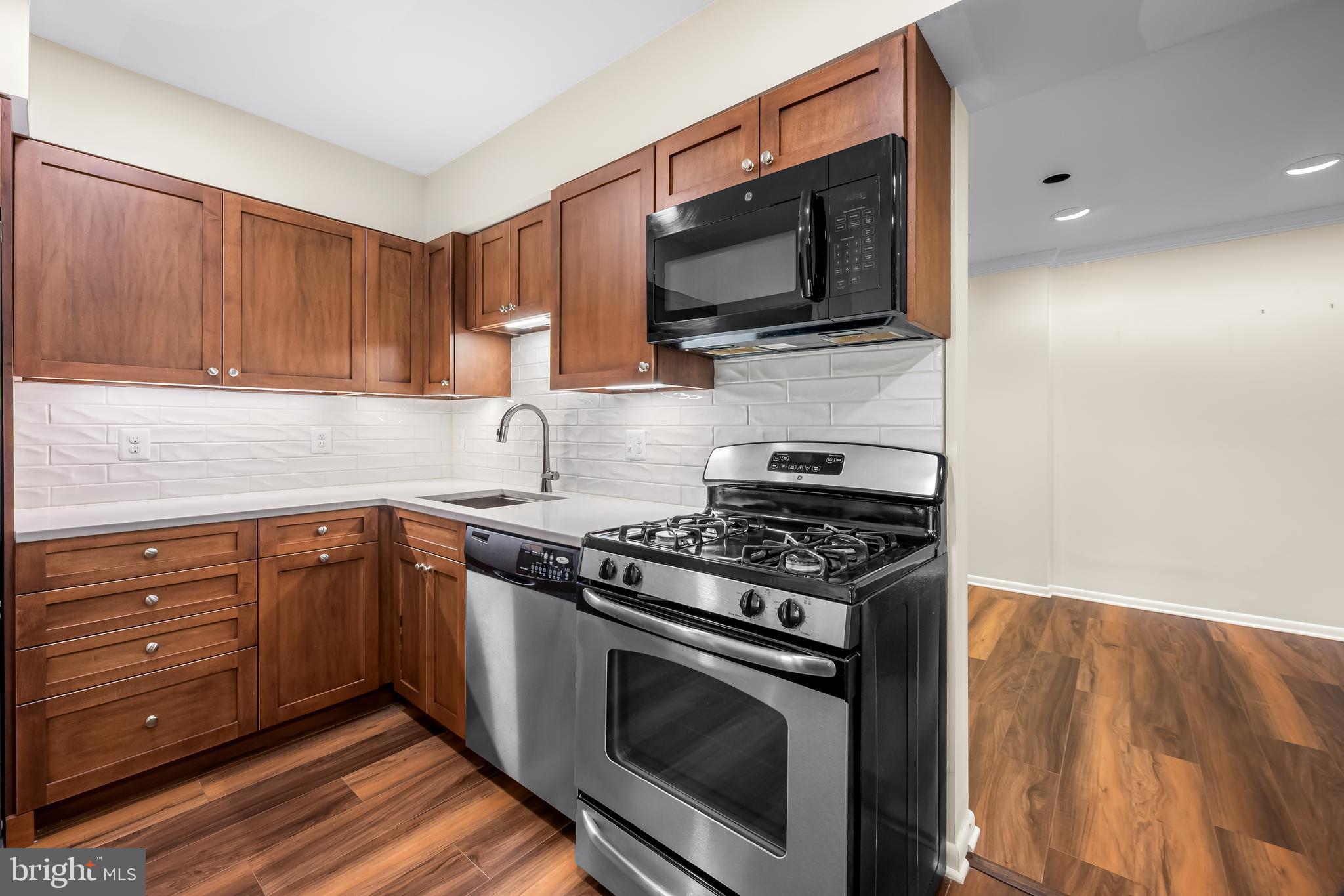 200 Cross Keys Road, Unit R43 Baltimore, MD 21210 - Photo 7 of 34