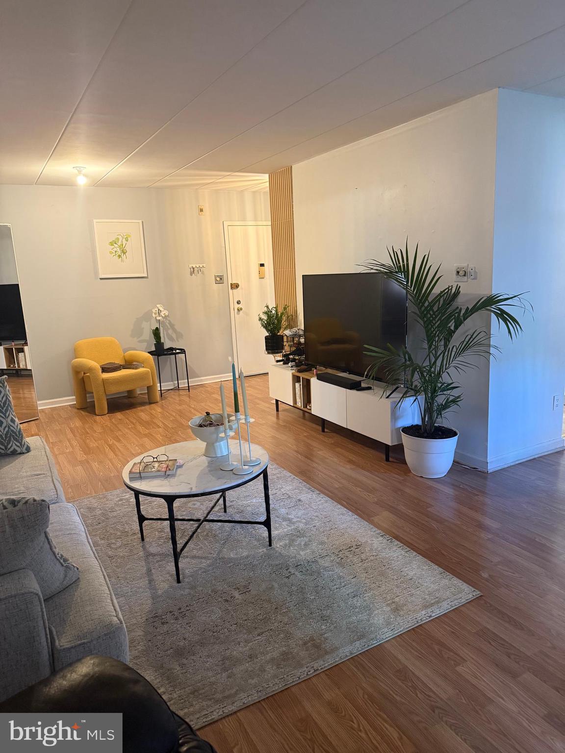 2628 Welsh Road, Unit 118 Philadelphia, PA 19152 - Photo 17 of 51 living room