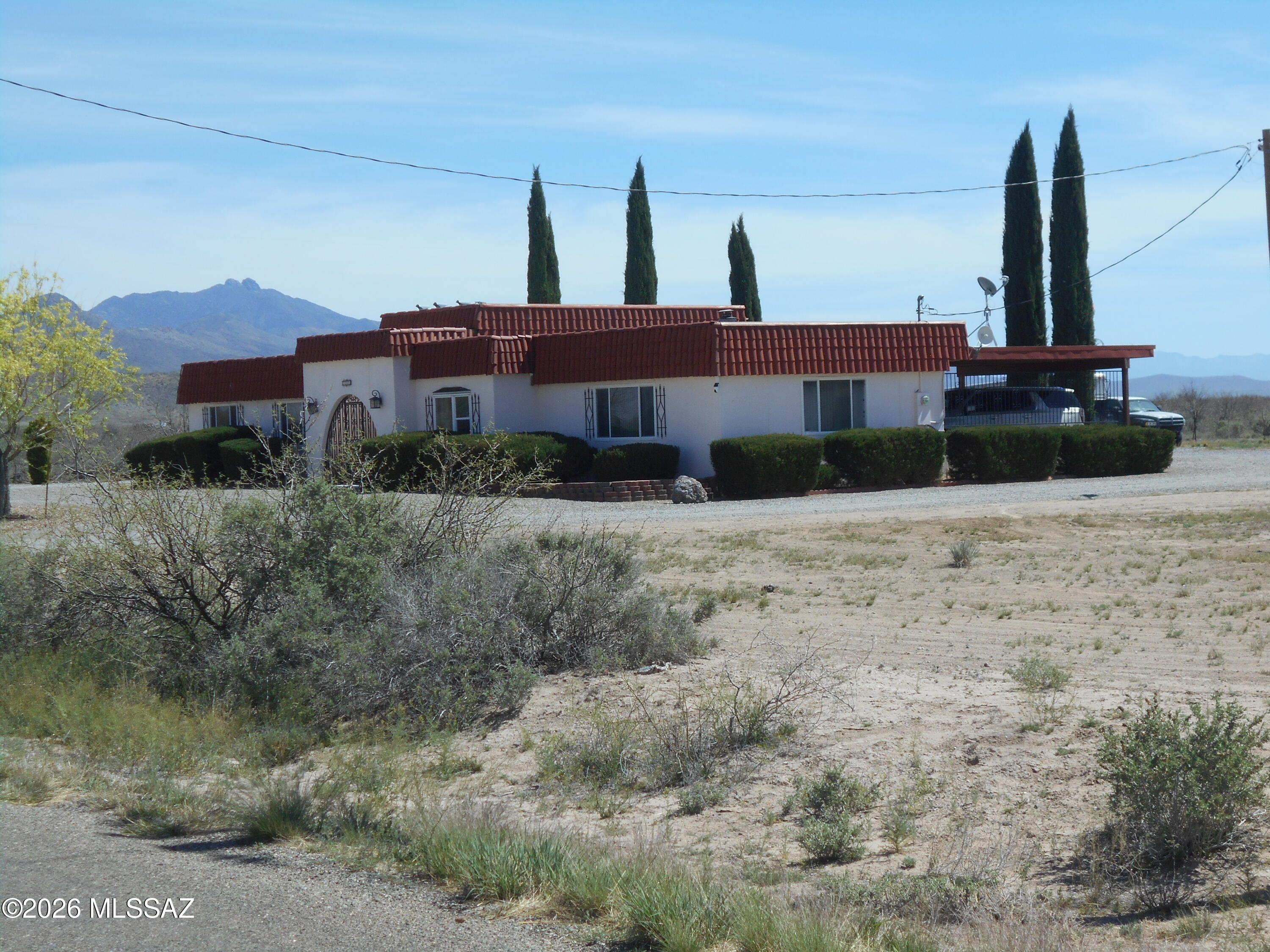 1201 East Old Stewart Road Willcox, AZ 85643 - Photo 3 of 49 a front view of a house with garden