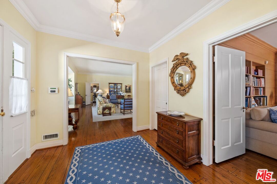 335 Homewood Road Los Angeles, CA 90049 - Photo 5 of 17 a view of a livingroom with furniture and workspace