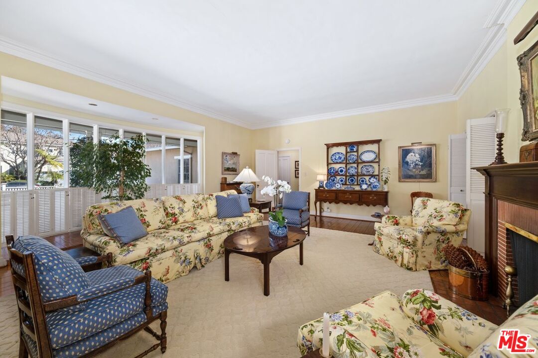 335 Homewood Road Los Angeles, CA 90049 - Photo 6 of 17 a living room with furniture and a flat screen tv