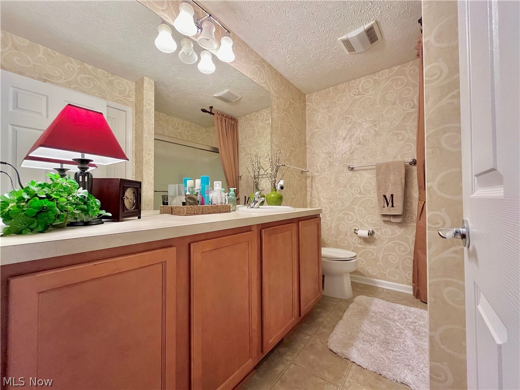 991 Croghan Way Akron, OH 44321 - Photo 21 of 25 Second full bath