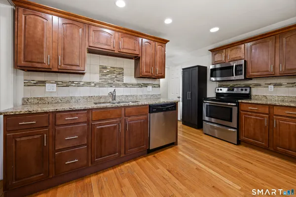 $369,900 | 278 Hobart Street, Southington, CT 06489