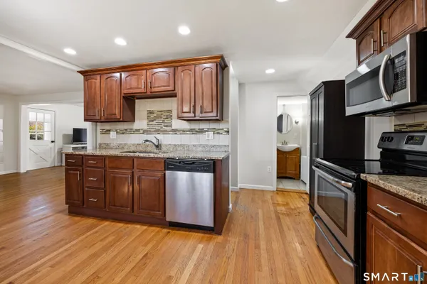 $369,900 | 278 Hobart Street, Southington, CT 06489