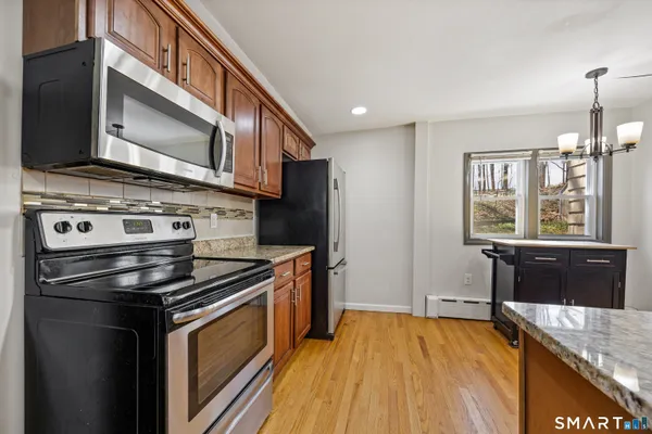 $369,900 | 278 Hobart Street, Southington, CT 06489