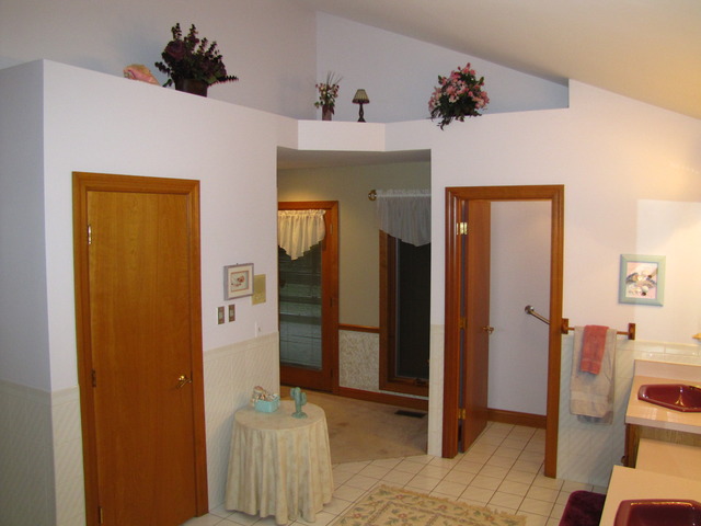 170 Montgomery Road Montgomery, IL 60538 - Photo 18 of 25 a view of room with furniture and wooden floor