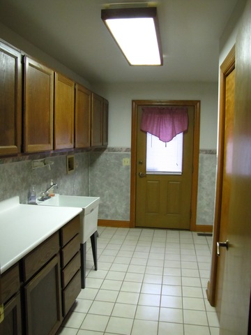 170 Montgomery Road Montgomery, IL 60538 - Photo 20 of 25 a view of a storage & utility room in a kitchen