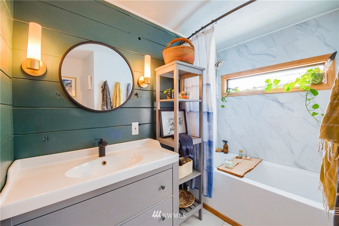 17932 Dunbar Road Mount Vernon, WA 98273 - Photo 14 of 39 a bathroom with a sink and a mirror