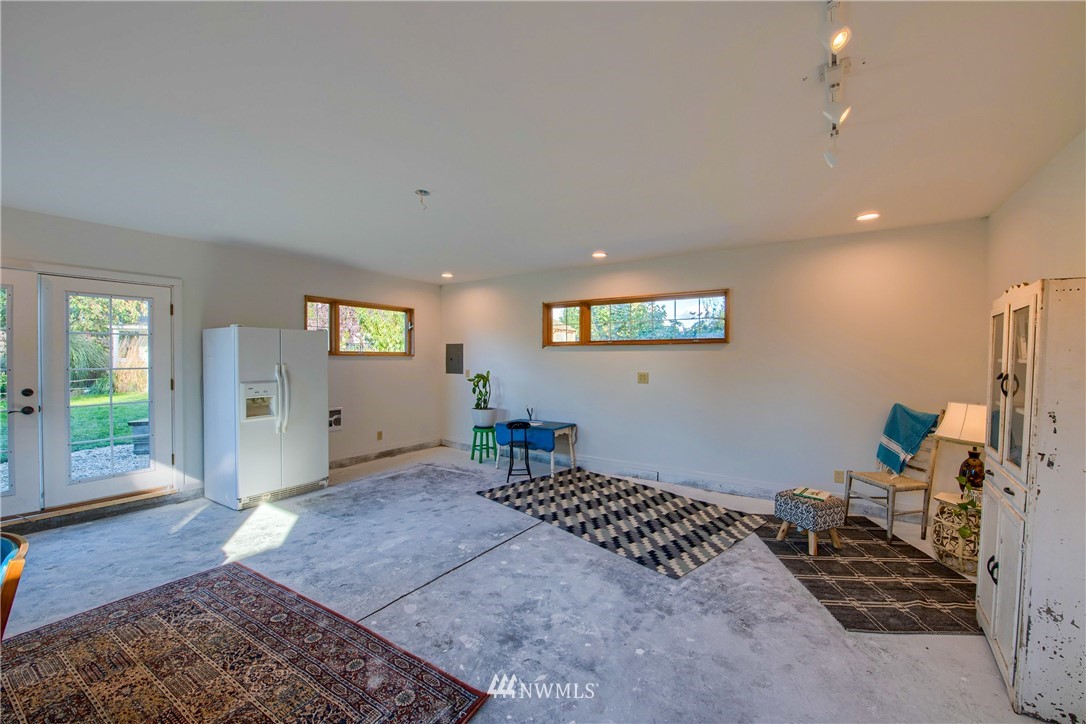 17932 Dunbar Road Mount Vernon, WA 98273 - Photo 29 of 39 a bedroom with furniture and a window