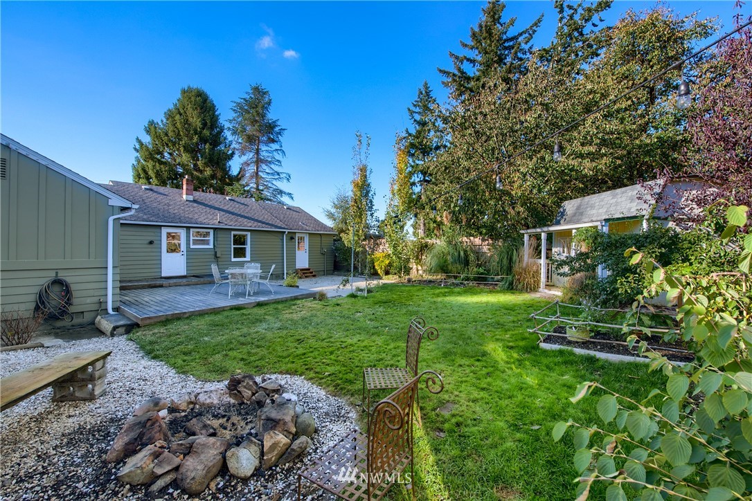 17932 Dunbar Road Mount Vernon, WA 98273 - Photo 31 of 39 a view of a house with backyard and sitting area