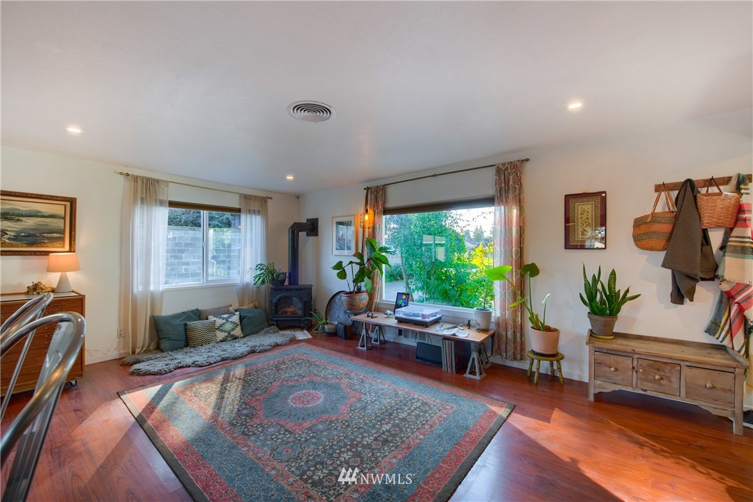 17932 Dunbar Road Mount Vernon, WA 98273 - Photo 8 of 39 a living room with furniture windows and wooden floor
