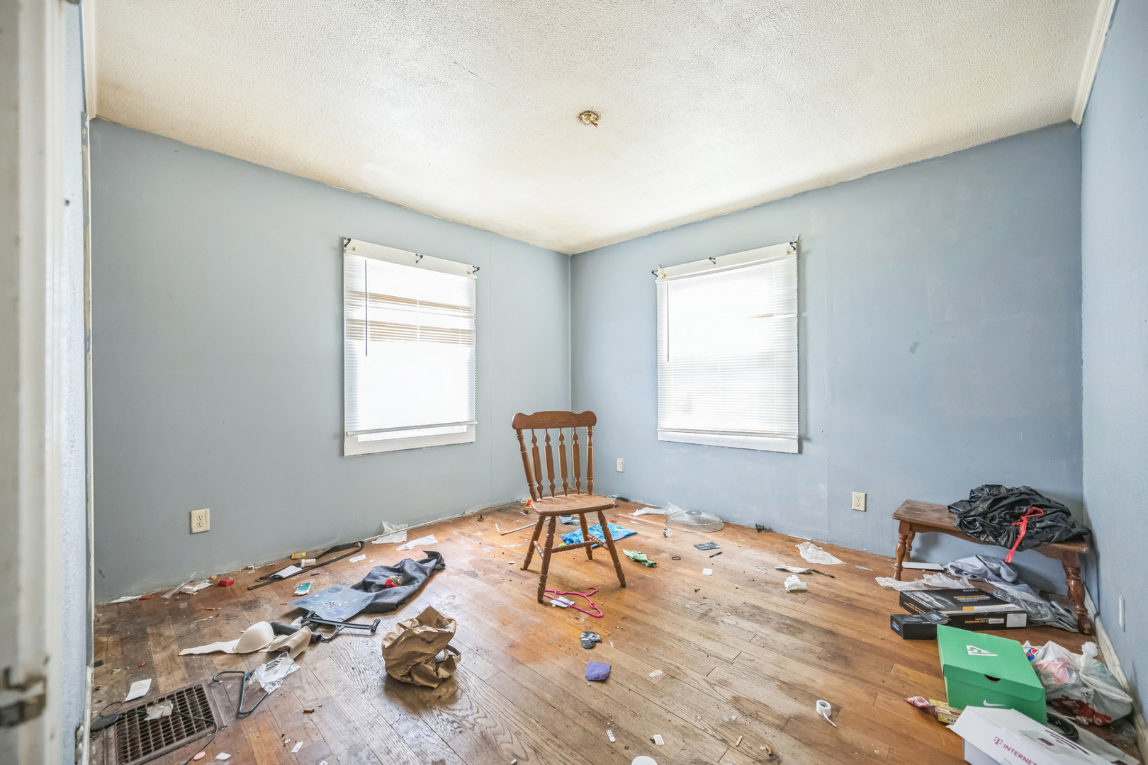 230 West Garfield Avenue Decatur, IL 62526 - Photo 22 of 34 a bedroom with furniture and a window