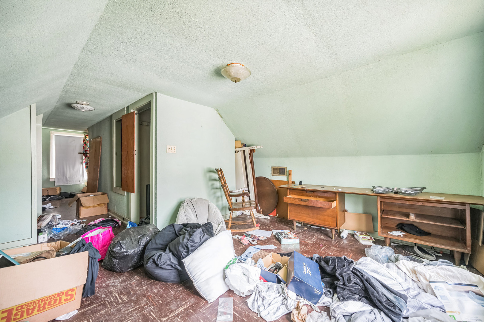 230 West Garfield Avenue Decatur, IL 62526 - Photo 27 of 34 a workspace with furniture and rug